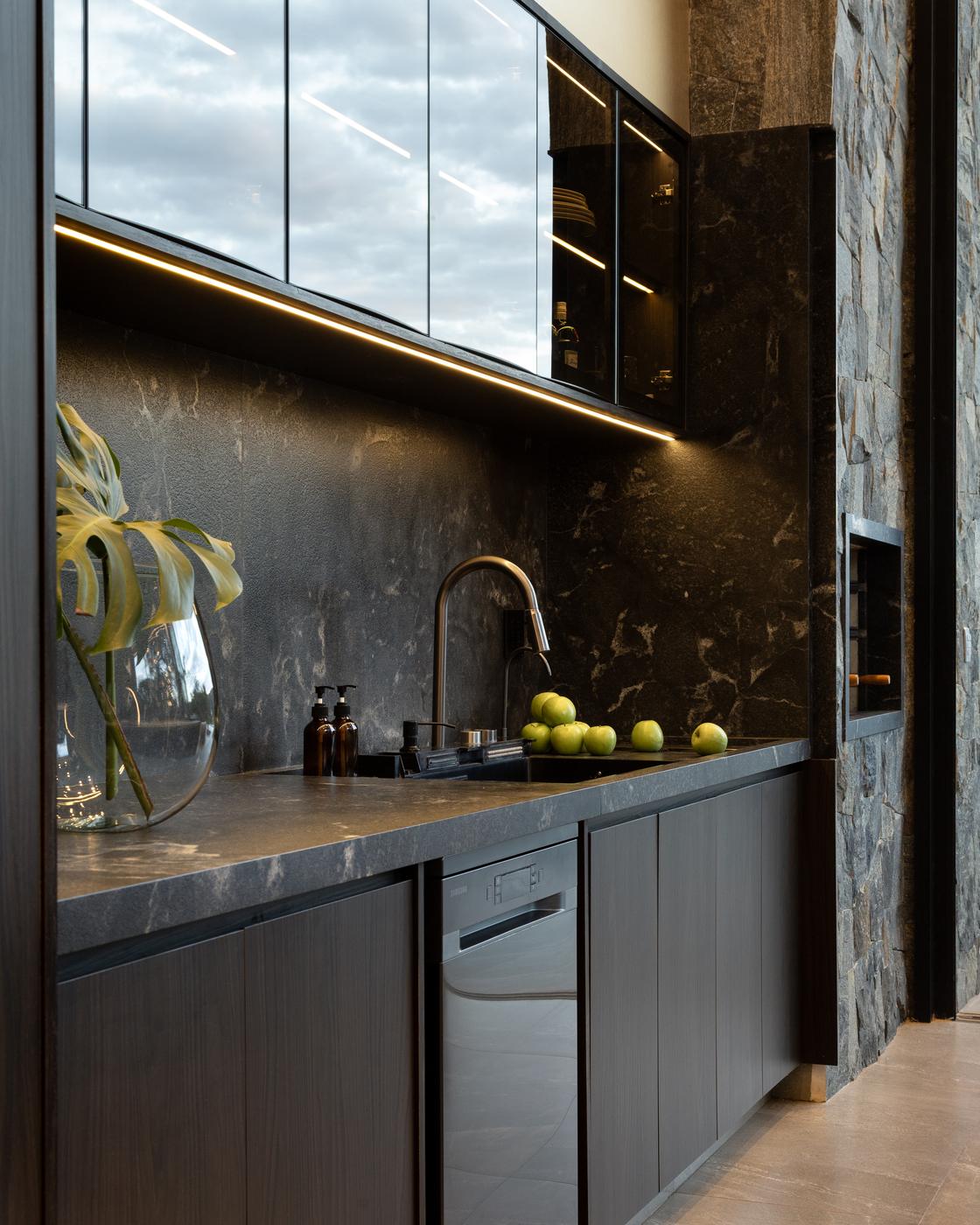 Cozinha · marcenaria escura
